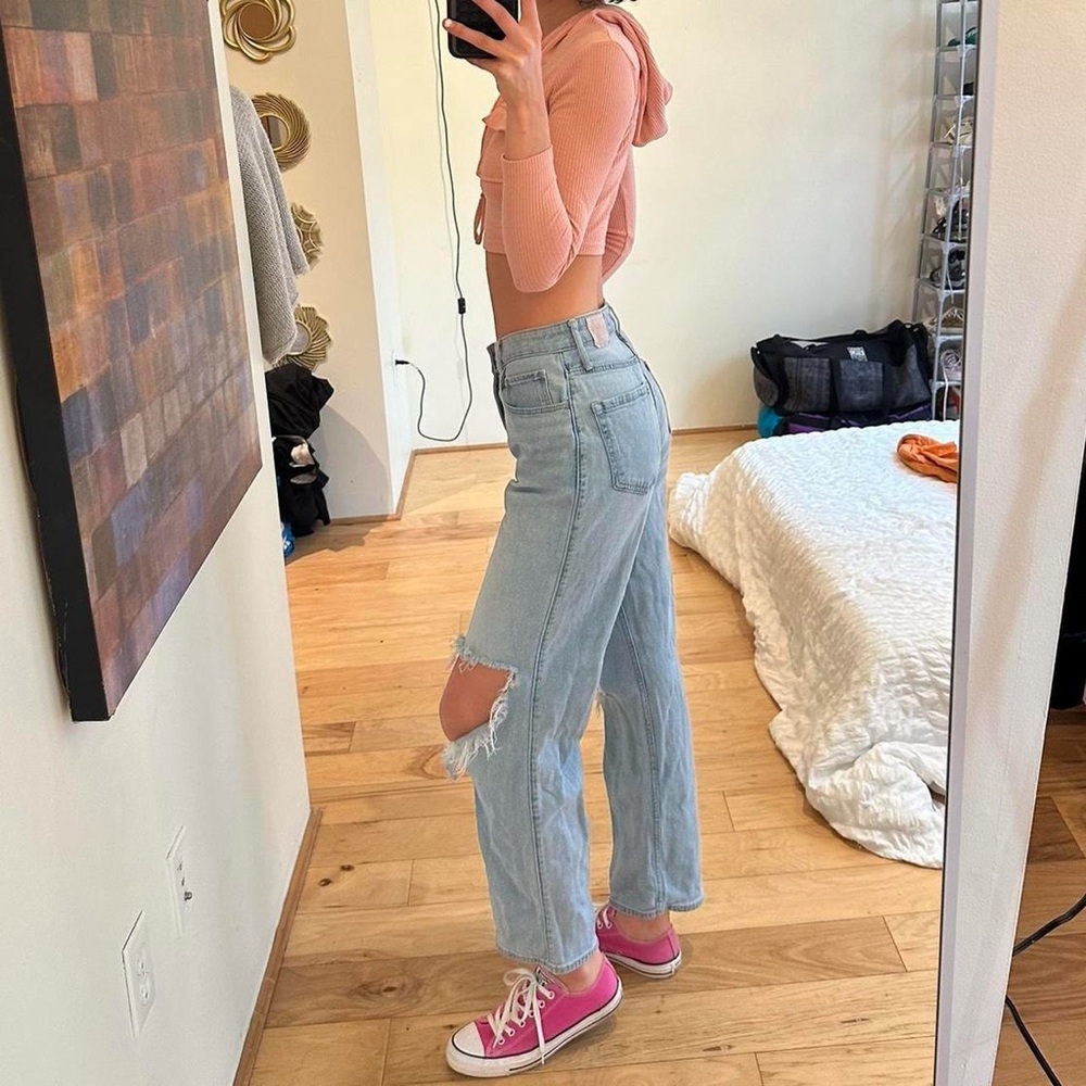 Hollister Light Blue Distressed High Rise Jeans - Picture 2 of 4